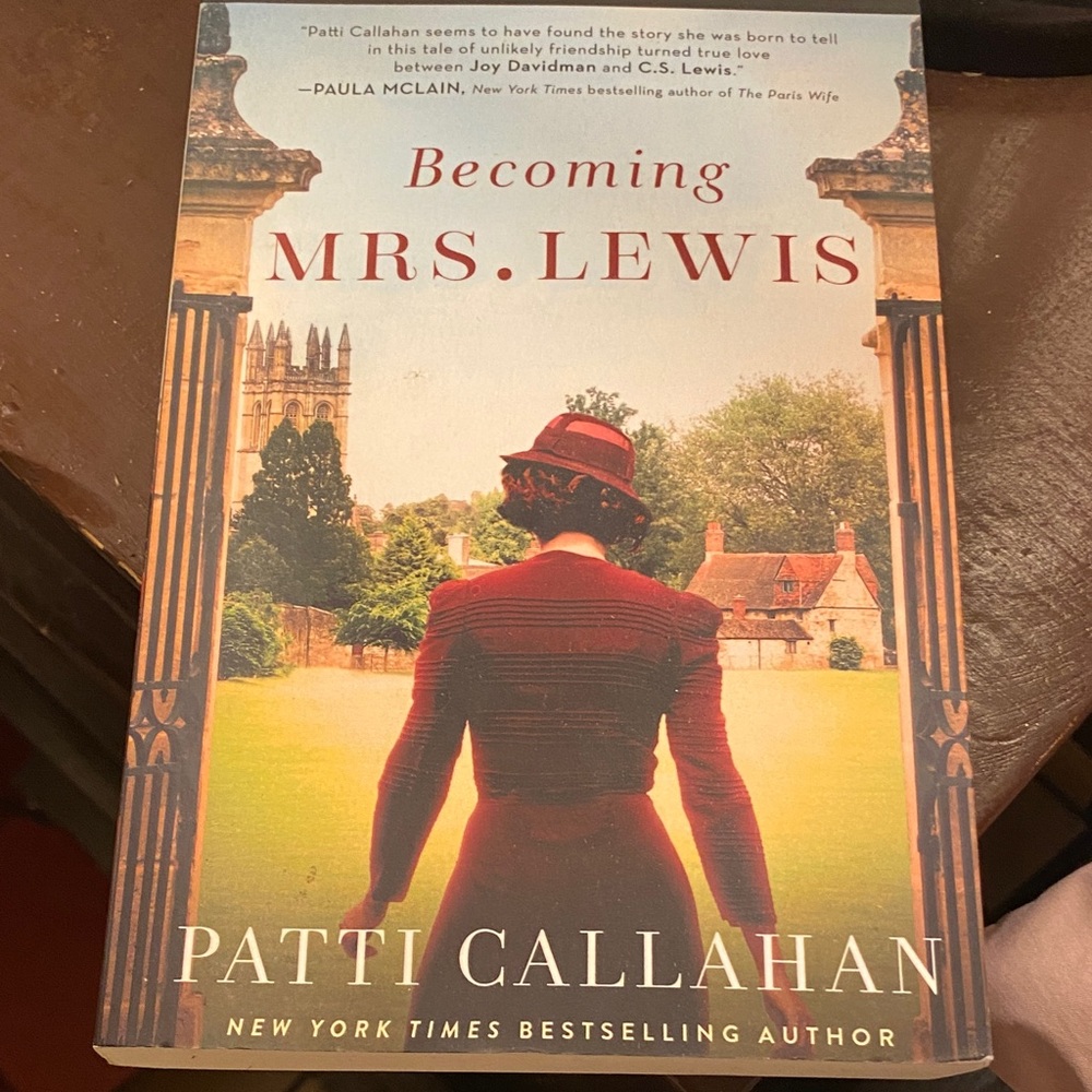 Becoming Mrs. Lewis by Patti Callahan - Red Cover